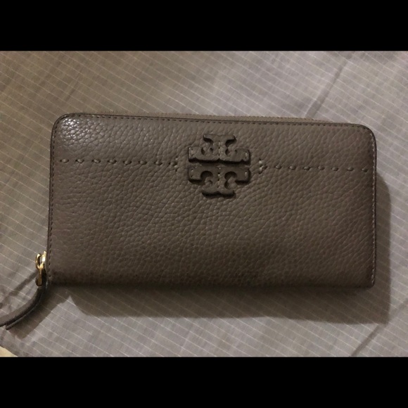 Tory Burch wallet, gently used, spacious - Picture 5 of 5